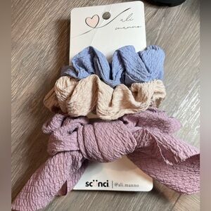 New scunci Hair Scrunchies in Blue, Beige, and Pink